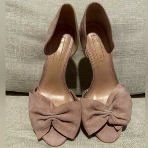 Avec Les Files pink dust suede heels, perfect for any occasion